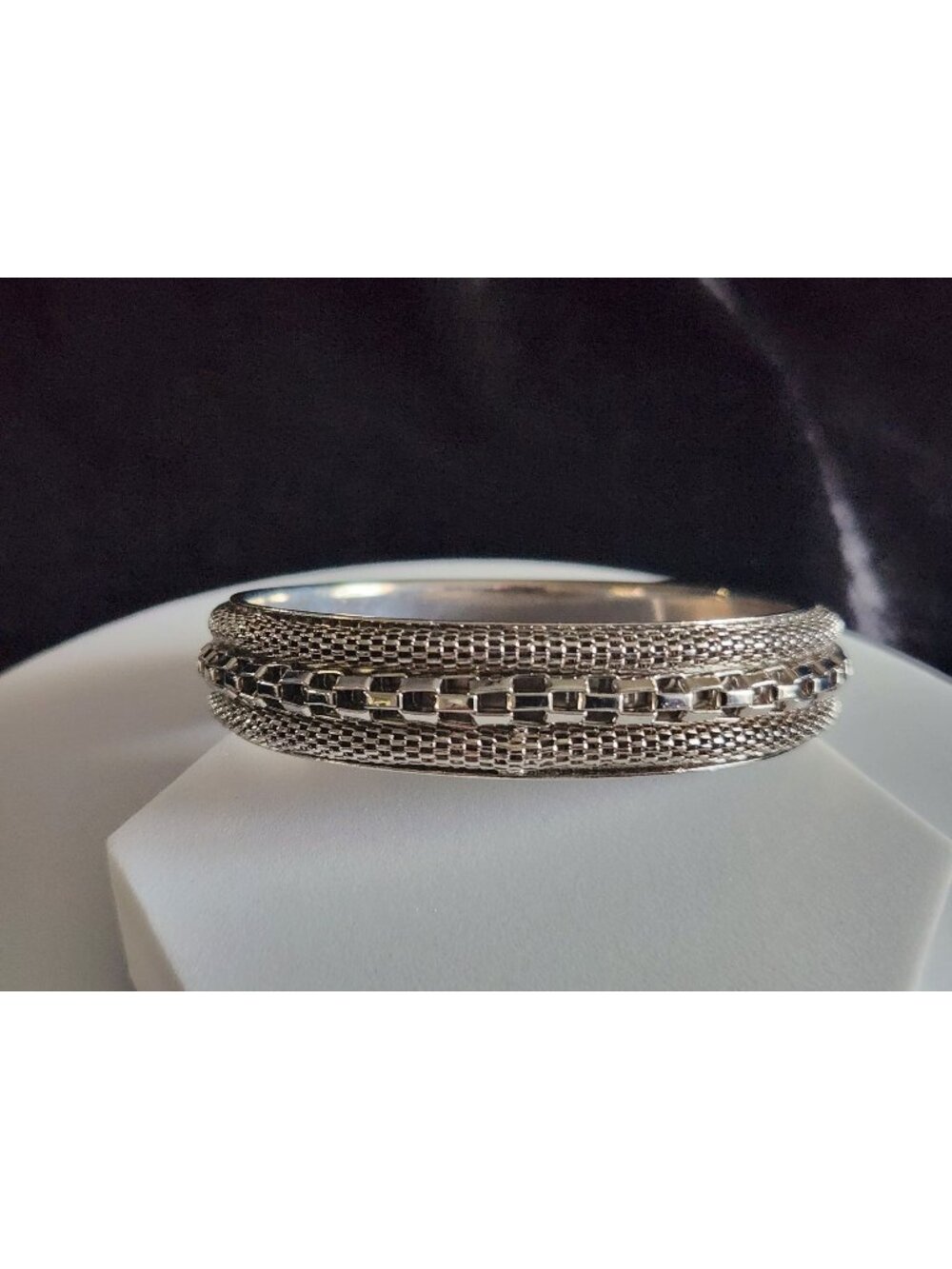 Vintage Style Silver-Tone Bangle Bracelet With Raised Mesh Design-EUC